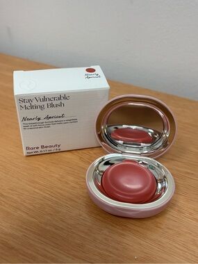 Rare Beauty Stay Vulnerable Melting Blush - Nearly Apricot
